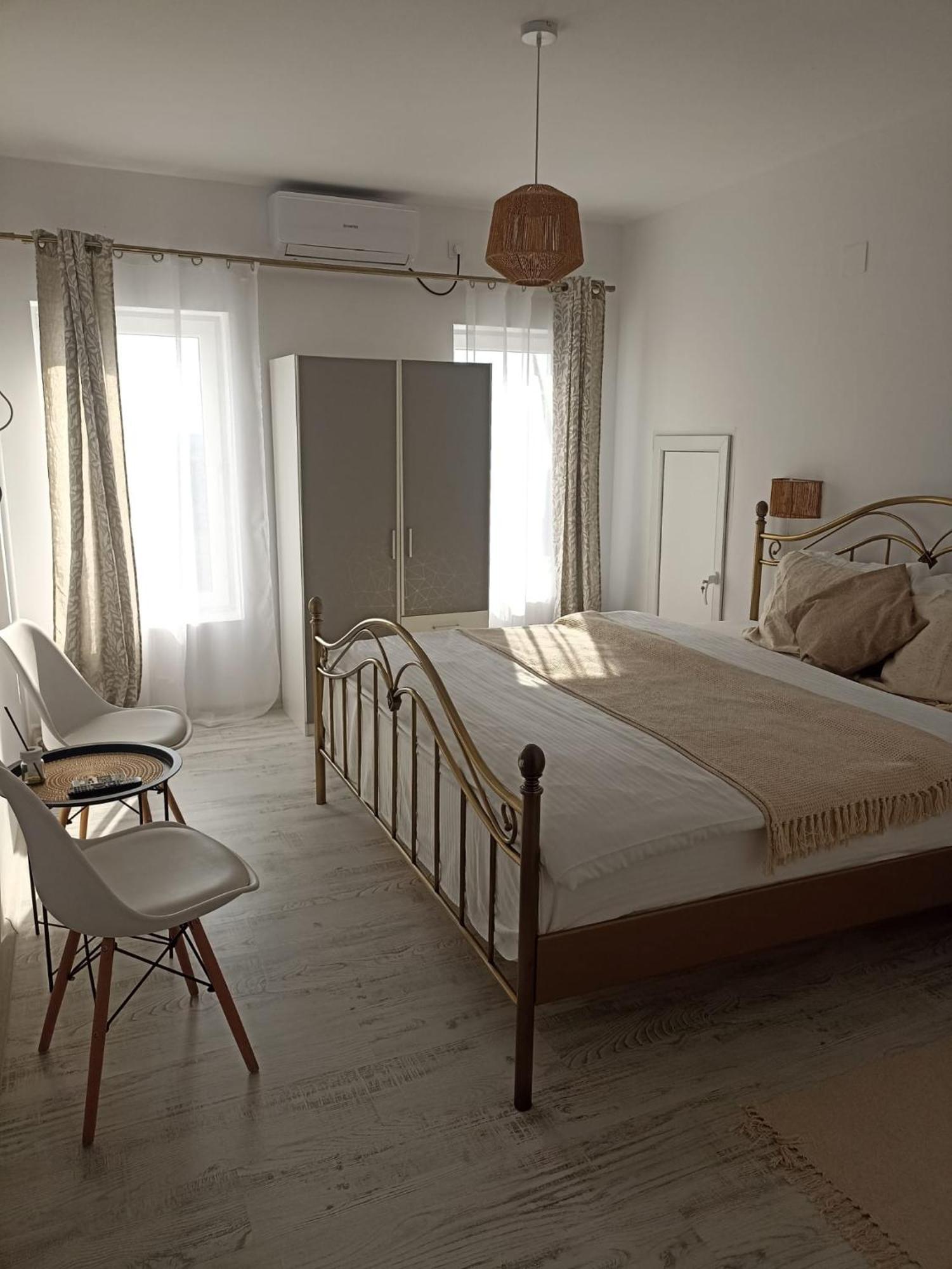 Tina Guest House Basarabi Exterior foto